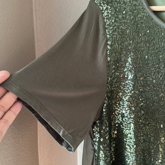 DG2 Sequin Green Short Sleeve High Low Top - Picture 4 of 7